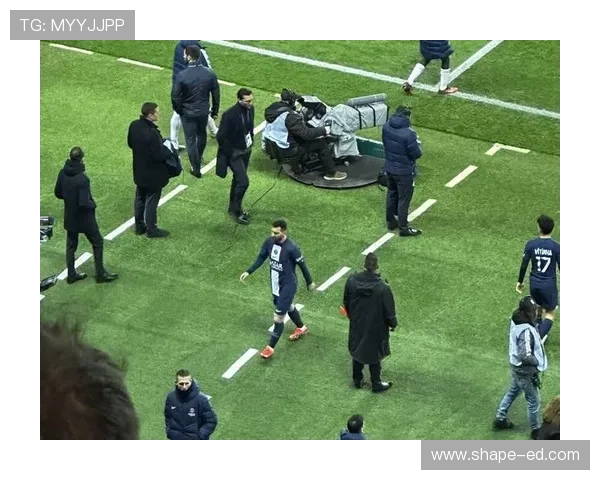 梅西赛后怒冲更衣室苏牙劝阻未果