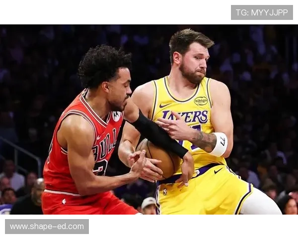 活塞终结湖人连胜 东契奇32分詹姆斯准三双